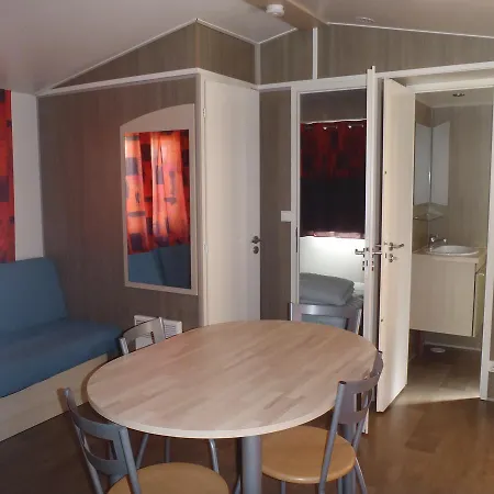مكان تخييم Camping Saint Jean 4*